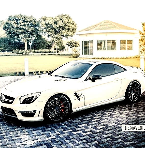 Mercedes-Benz SL 63 AMG (Instagram @themaverique)